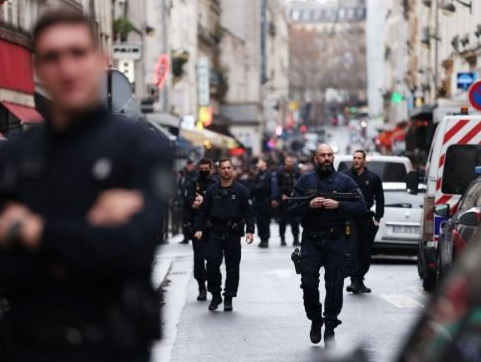 巴黎槍手行兇疑似“針對外國人”